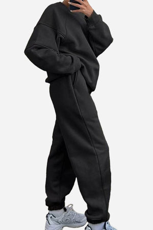 black comfy chic tracksuit with relaxed fit and cozy polyester fabric