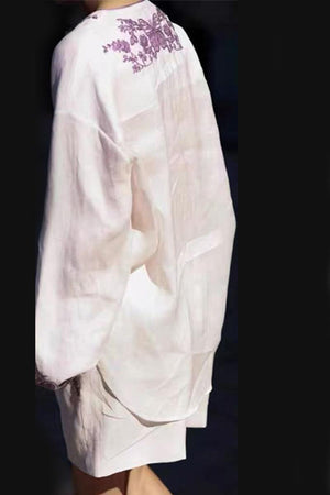 White 100% linen two-piece set with purple flower embroidery, loose fit, breathable fabric for summer.