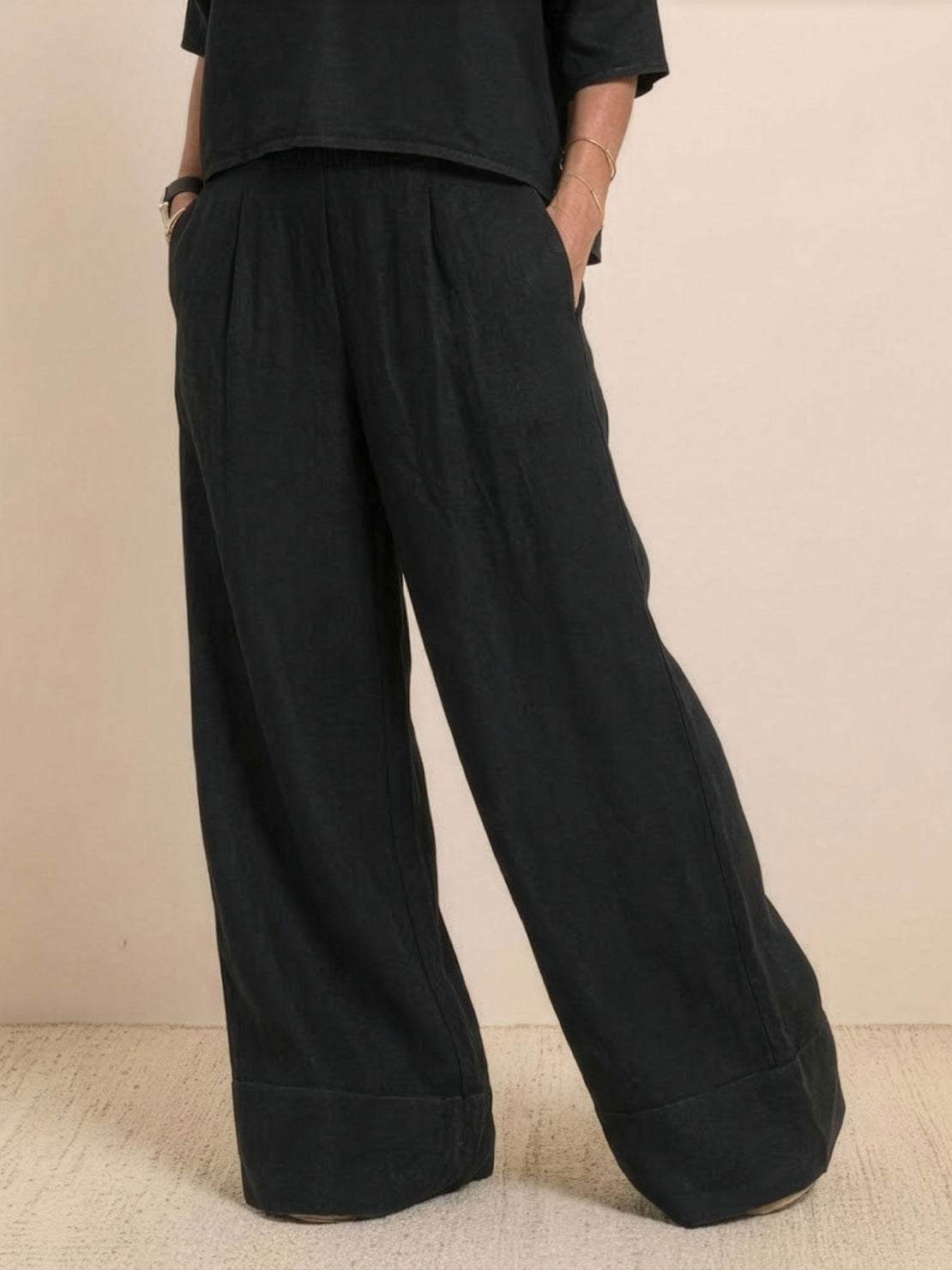 Black short-sleeved pullover and wide trouser matching set with deep pockets and wide cuffed hem