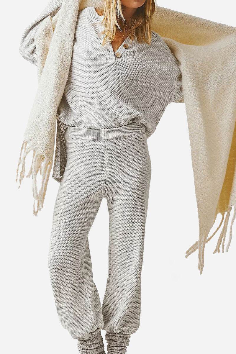 Multi-Weather Comfort two-piece oversized set in light beige knit with relaxed fit and cozy drape