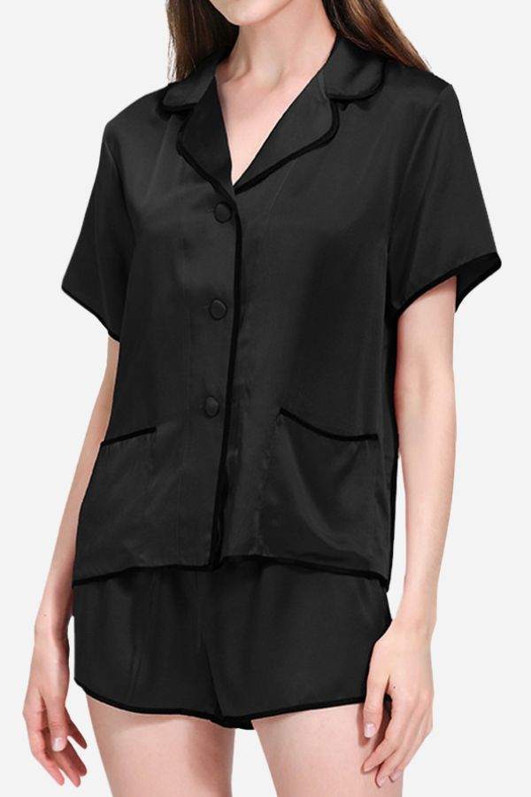 Women's black Mulberry Silk Hemd trimmed short-sleeve silk pajama set with shorts for summer lounging