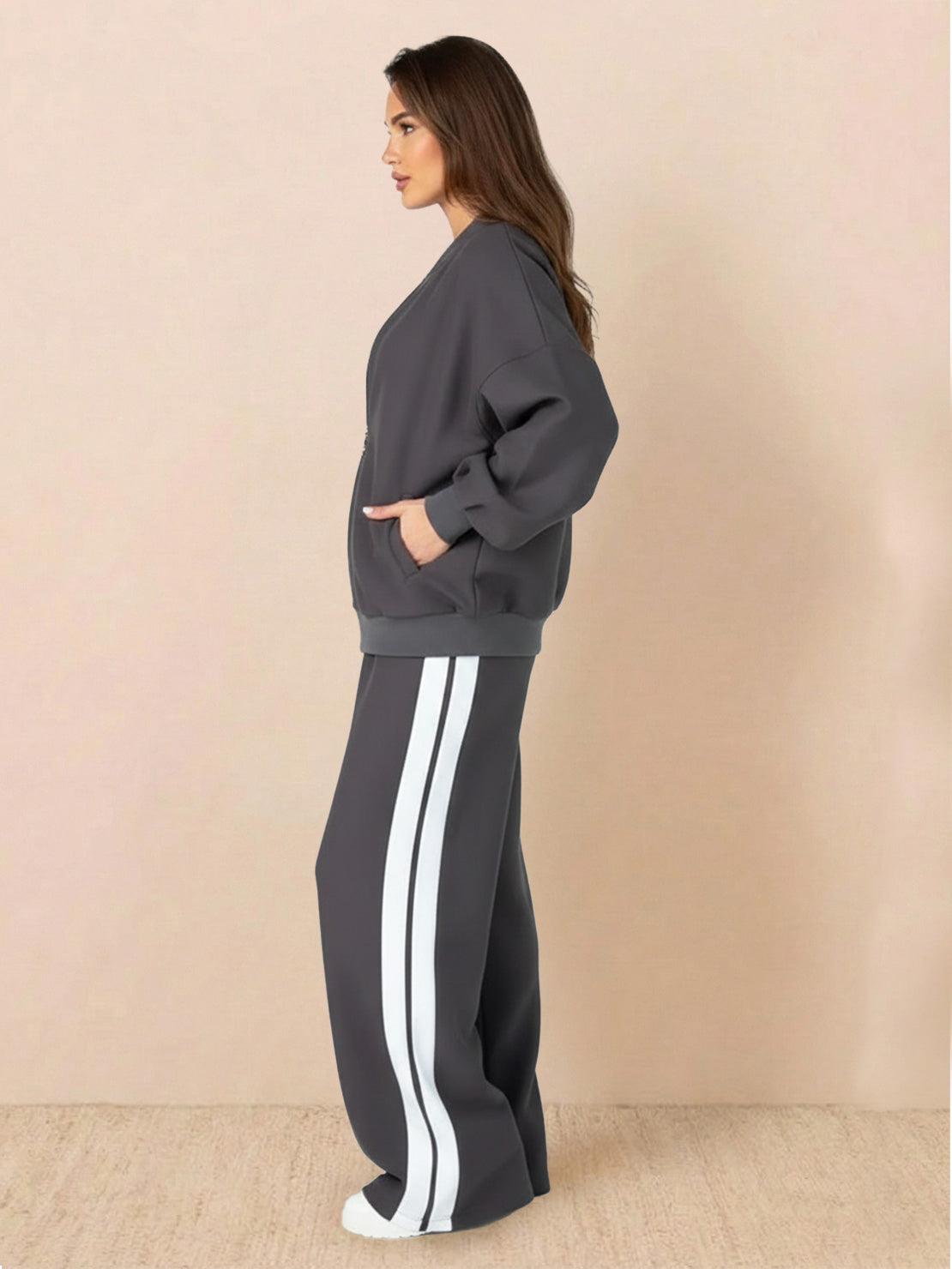 Two-piece easy airport lounge set in soft cotton-blend fabric for travel comfort