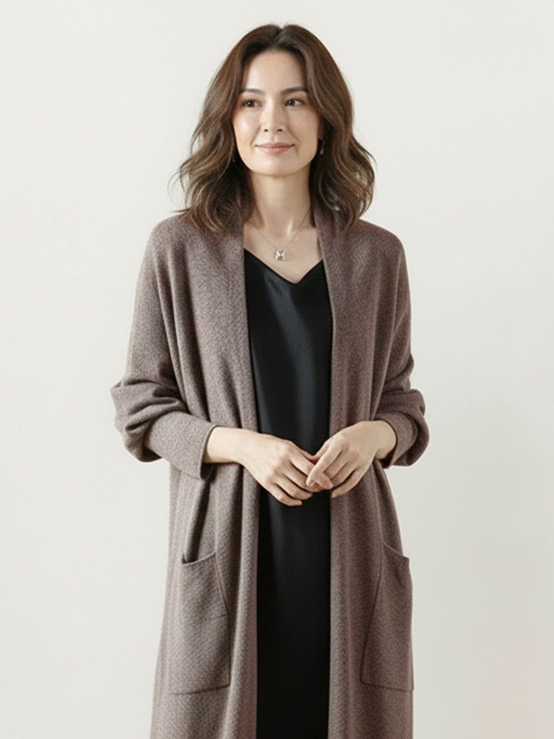 Long open-front cardigan made of 100% Australian Merino Wool with patch pockets and ribbed cuffs, perfect for layering in cool weather