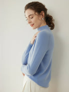 Lightweight 100% Italian cashmere sweater with mock neck and regular fit