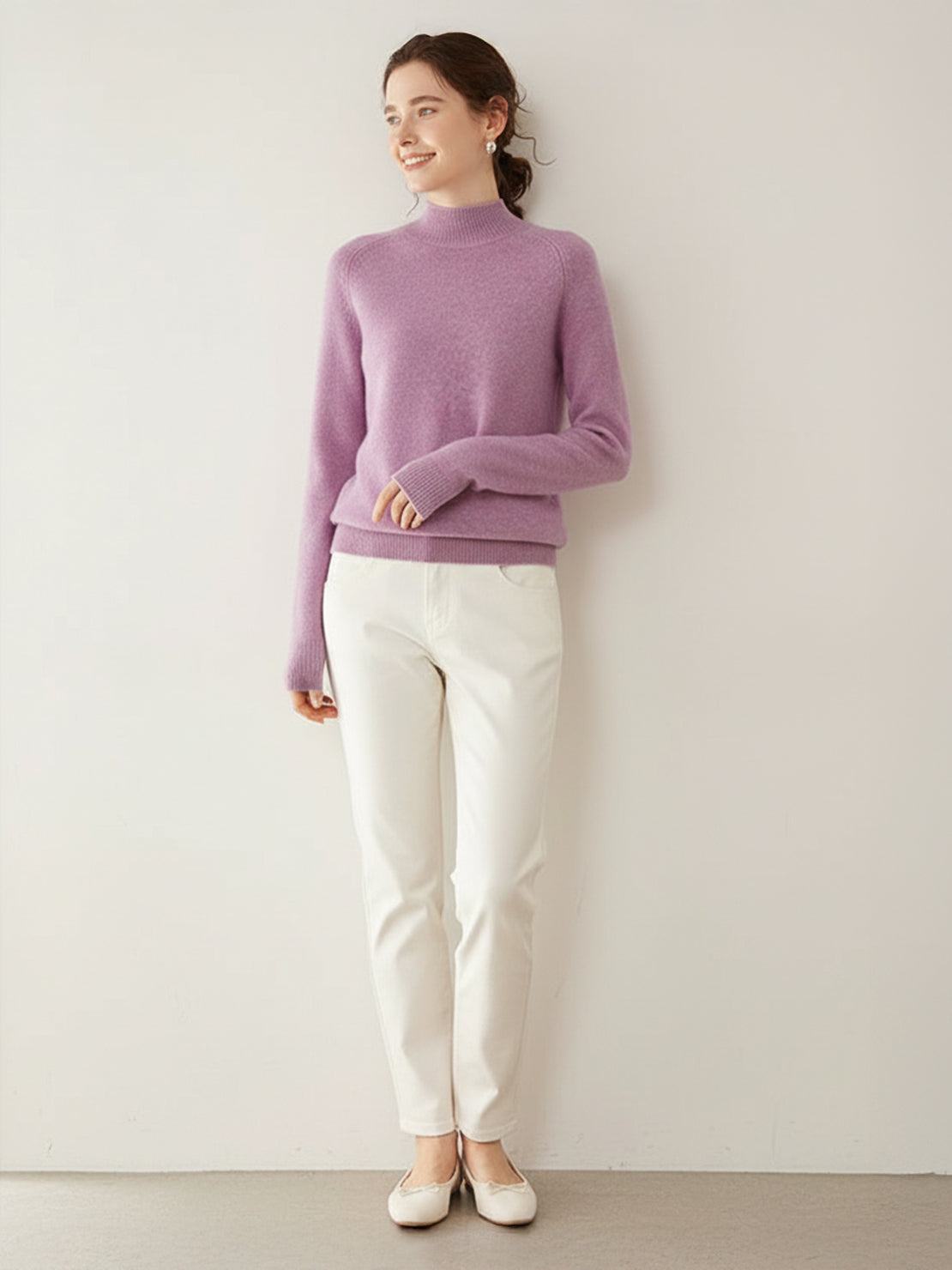 Lightweight 100% Italian cashmere sweater with mock-neck and regular fit for elegant comfort