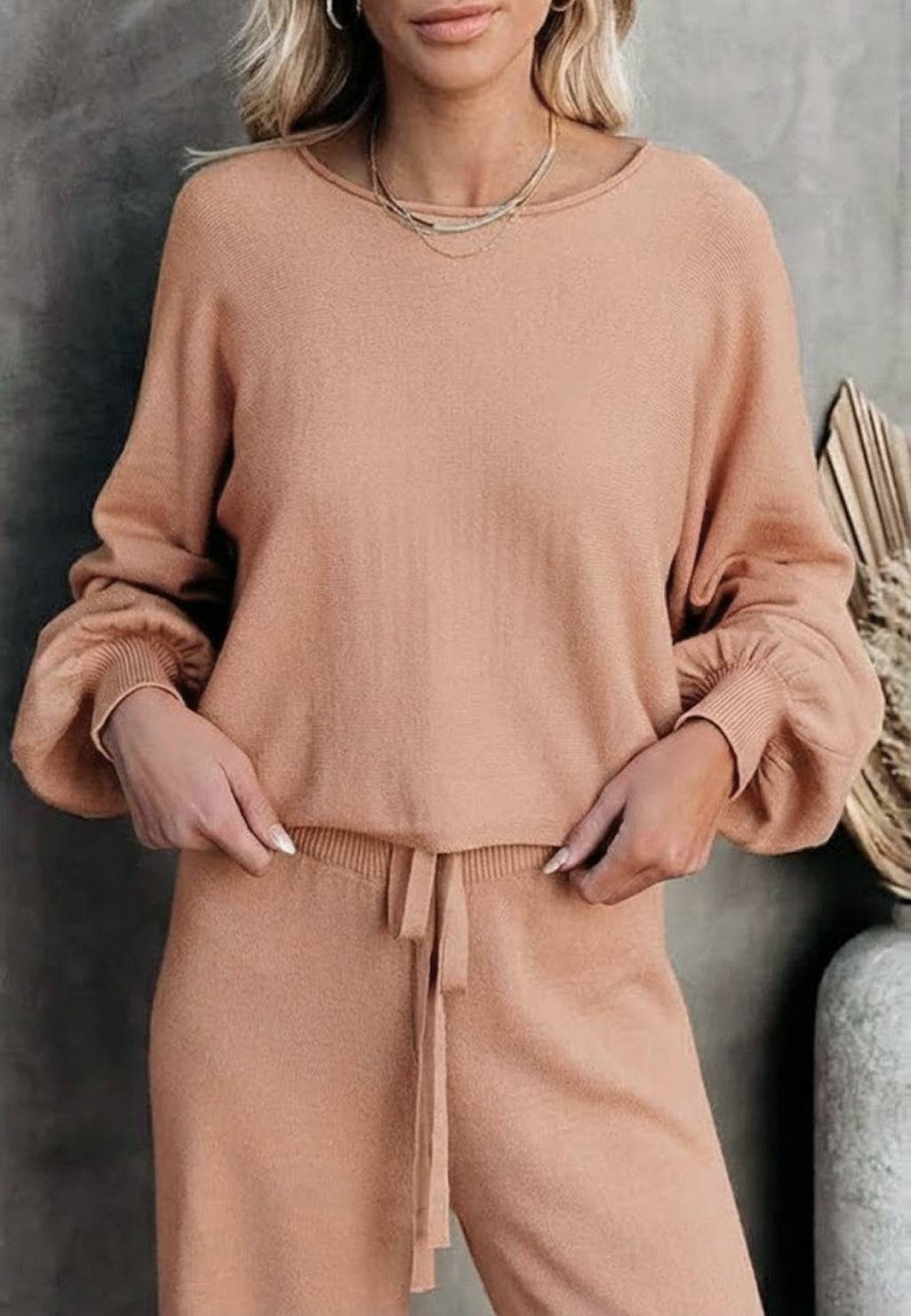 Round neck loose fit cozy two-piece set in beige with long sleeves and elastic waist pants